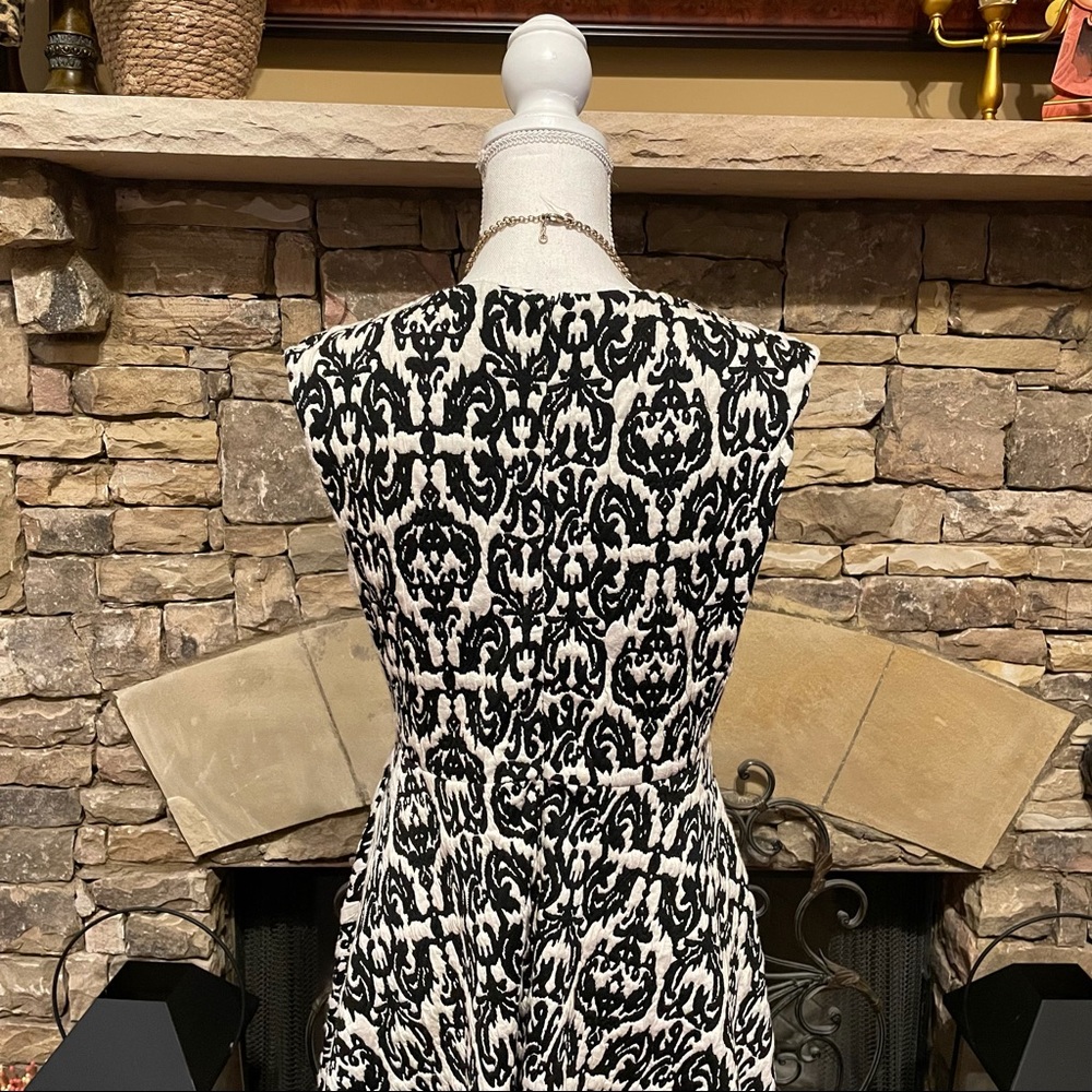 Gianni Bini Black White Damask Sleeveless Dress - Picture 8 of 10
